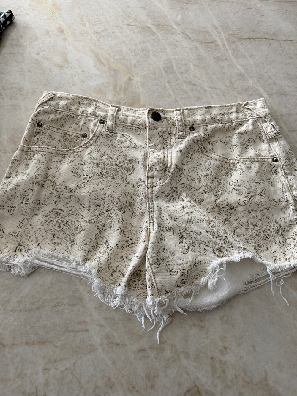Free People Cream Floral-Print Distressed Denim Shorts